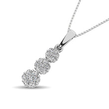14K White Gold 1/4 Ct.Tw. Diamond Flower Pendant