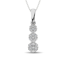 14K White Gold 1/4 Ct.Tw. Diamond Flower Pendant